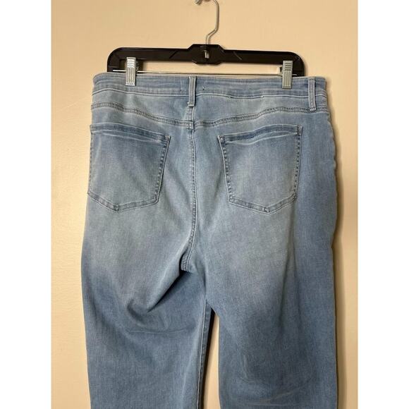 NYDJ Size 12 Stretch Cool Embrace Hollander Wash Marilyn Straight Cropped Jeans - Picture 3 of 8